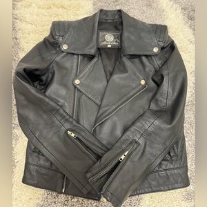 Padded shoulder leather jacket